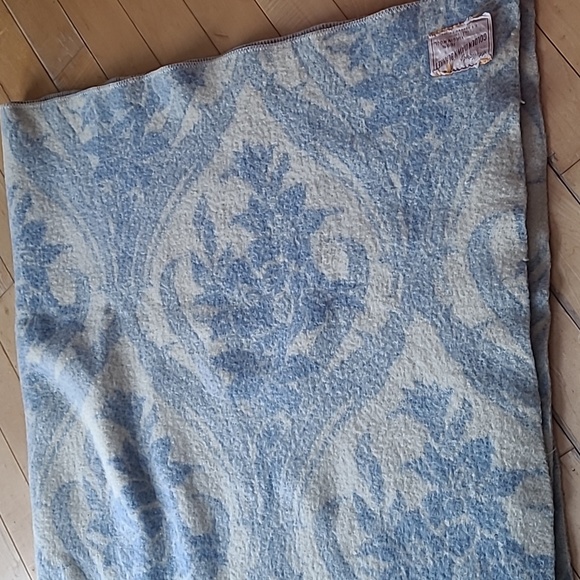 Vintage Other - Vintage 100% wool blanket 64"X 80"